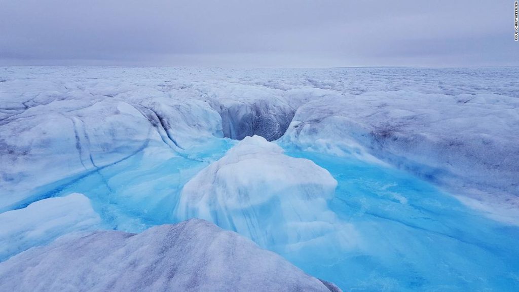 O gelo da Groenlândia está derretendo de baixo para cima, muito mais rápido do que se pensava