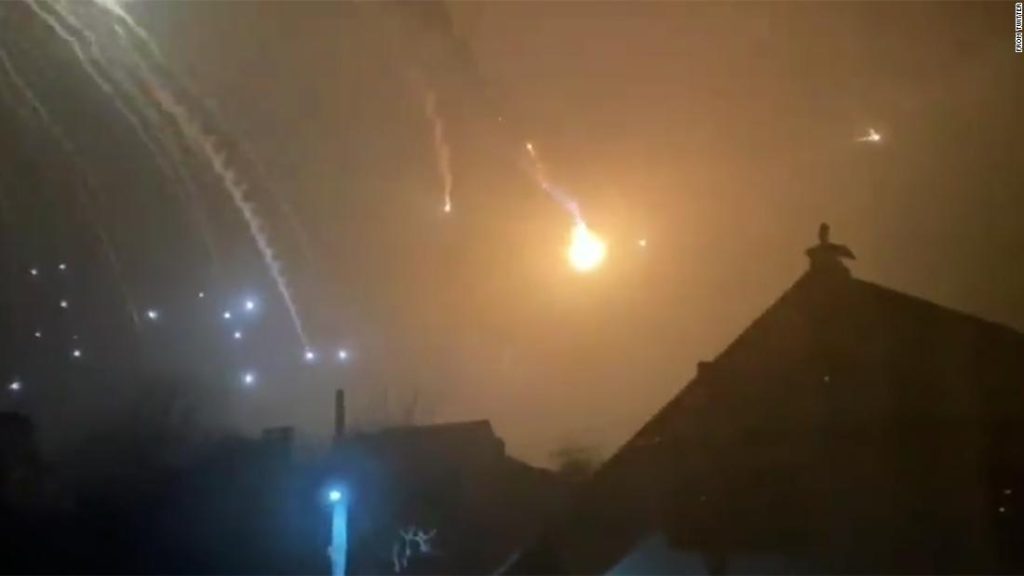Kiev: A capital ucraniana foi atingida por "mísseis de cruzeiro ou balísticos", segundo um funcionário