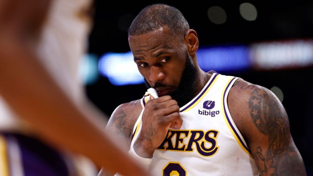 O Rilling Lakers foi recebido com vaias em casa, pois Russell Westbrook disse que o relatório de olheiros do oponente para "jogar mais do que eles" estava funcionando.