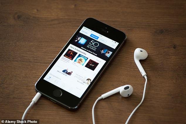 Desde 2020, a Apple cobra de seus clientes £ 19 por um novo plugue ou fones de ouvido.