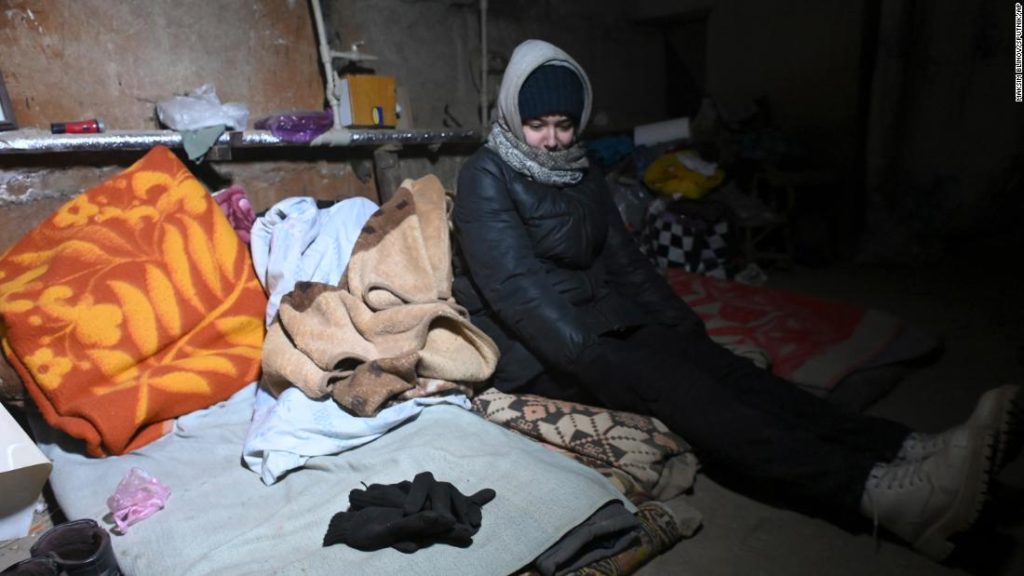 Mariupol: chefe do exército ucraniano diz que as pessoas arriscam suas vidas toda vez que saem do abrigo