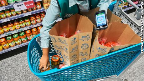 Os preços dos alimentos sobem e o comércio diminui.  Como a guerra na Ucrânia pode atingir a África