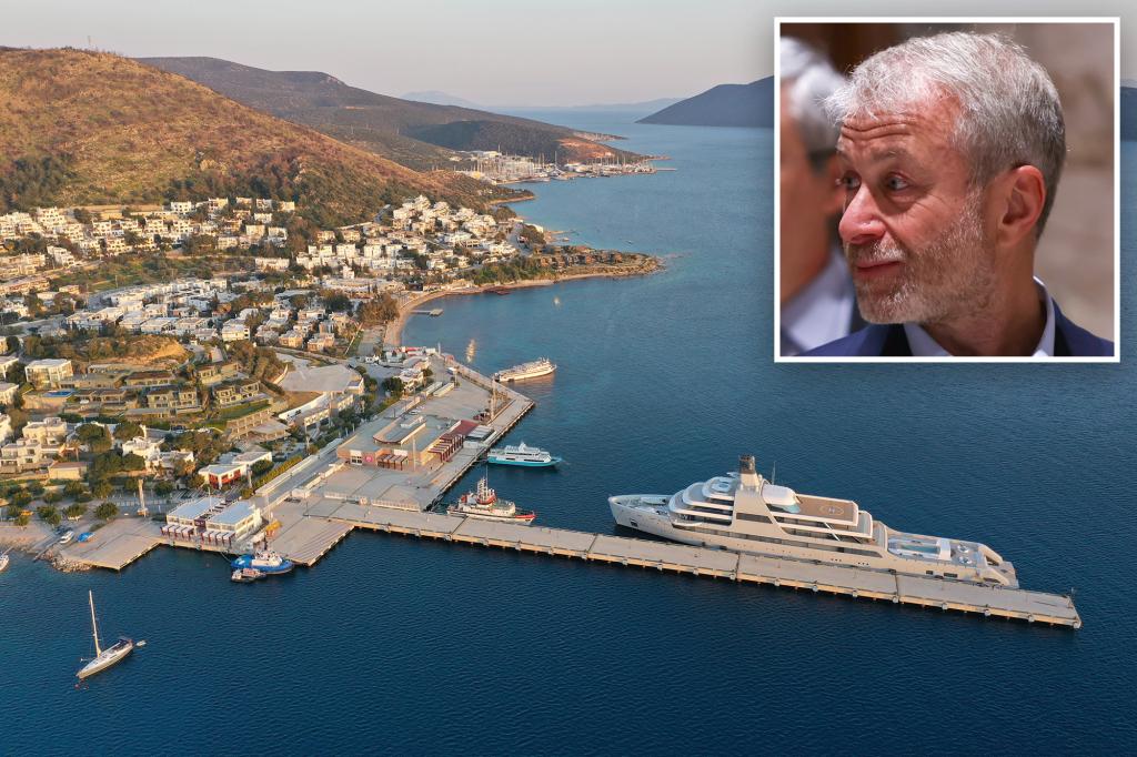 A frota de iates de luxo do oligarca russo Roman Abramovich foi revelada no valor de um bilhão de dólares