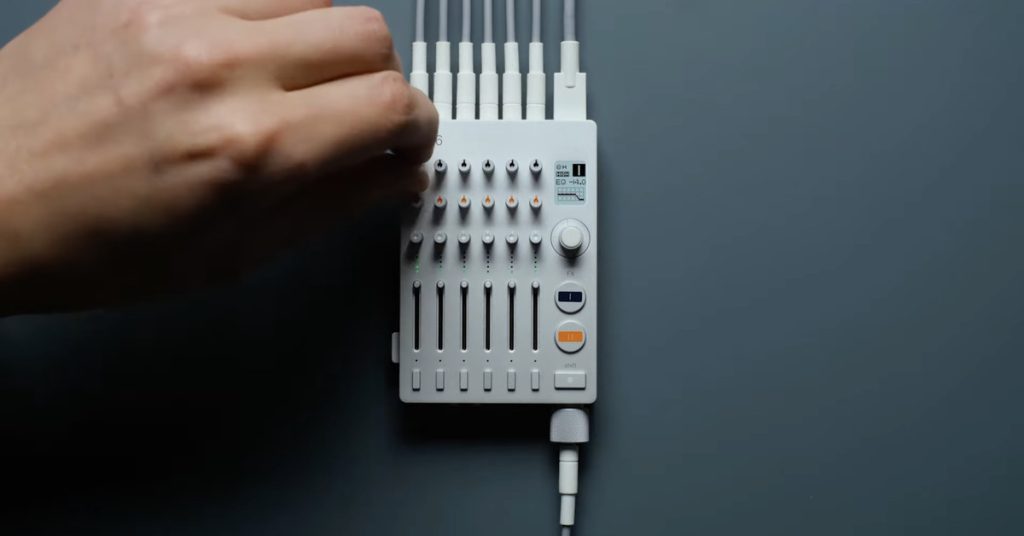 O mais recente dispositivo de áudio da Teenage Engineering convida você a girar seus botões