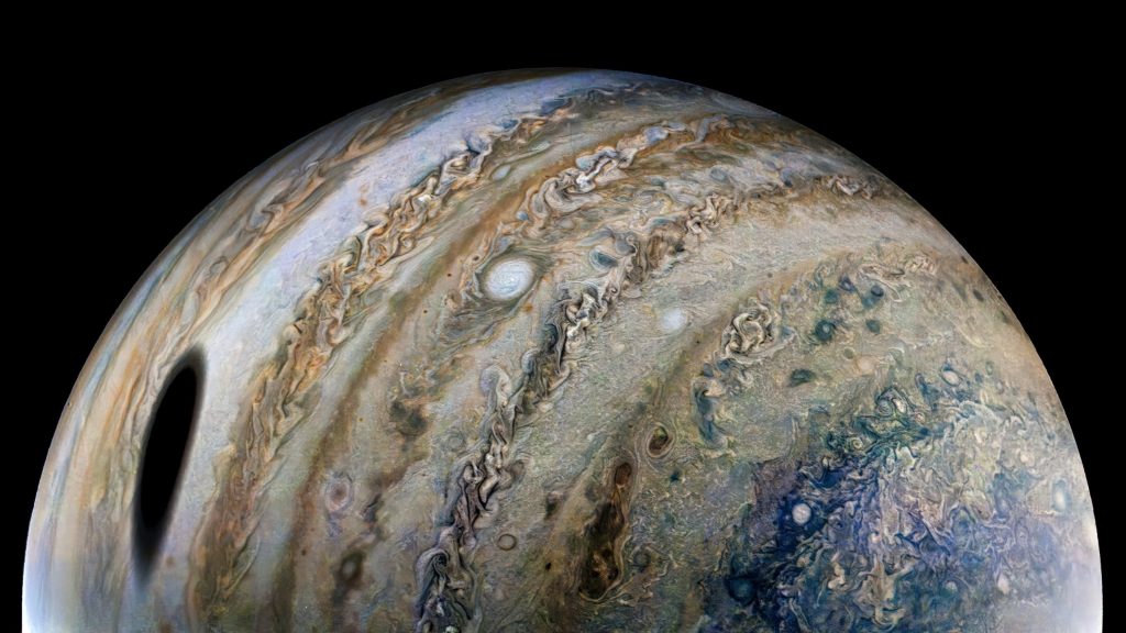 Ganimedes lança uma sombra enorme em Júpiter em uma nova imagem impressionante da espaçonave Juno da NASA