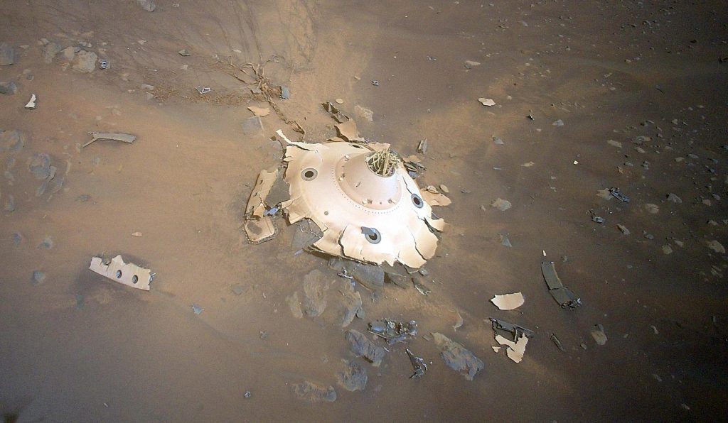 Helicóptero inovador da NASA descobre detritos de nave espacial em Marte - Capa traseira do Cone Perseverance