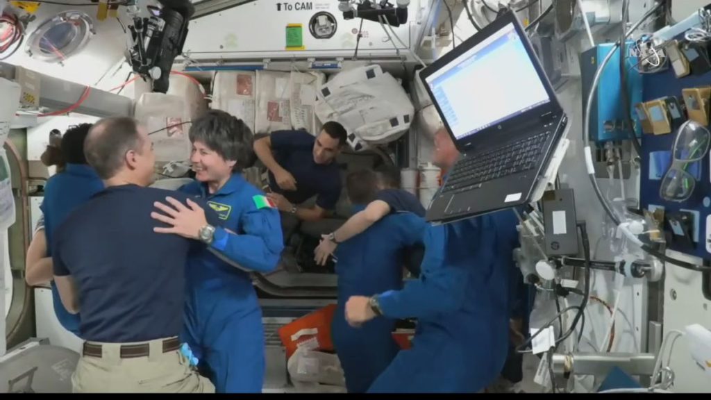 Astronautas Crew-4 da SpaceX se alegram após voo 'incrível' da estação espacial