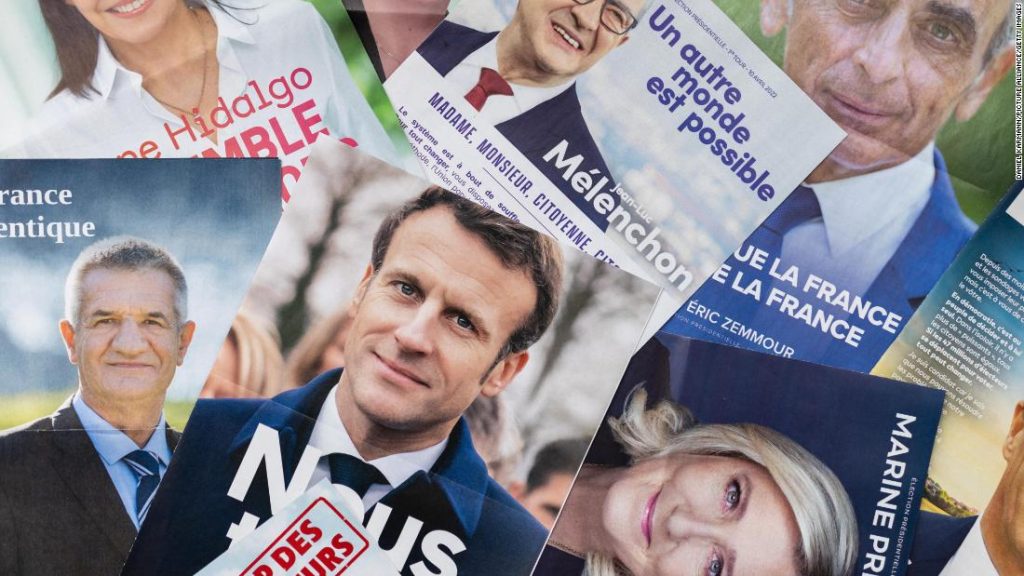 Eleições francesas: Eleitores vão às urnas na corrida presidencial