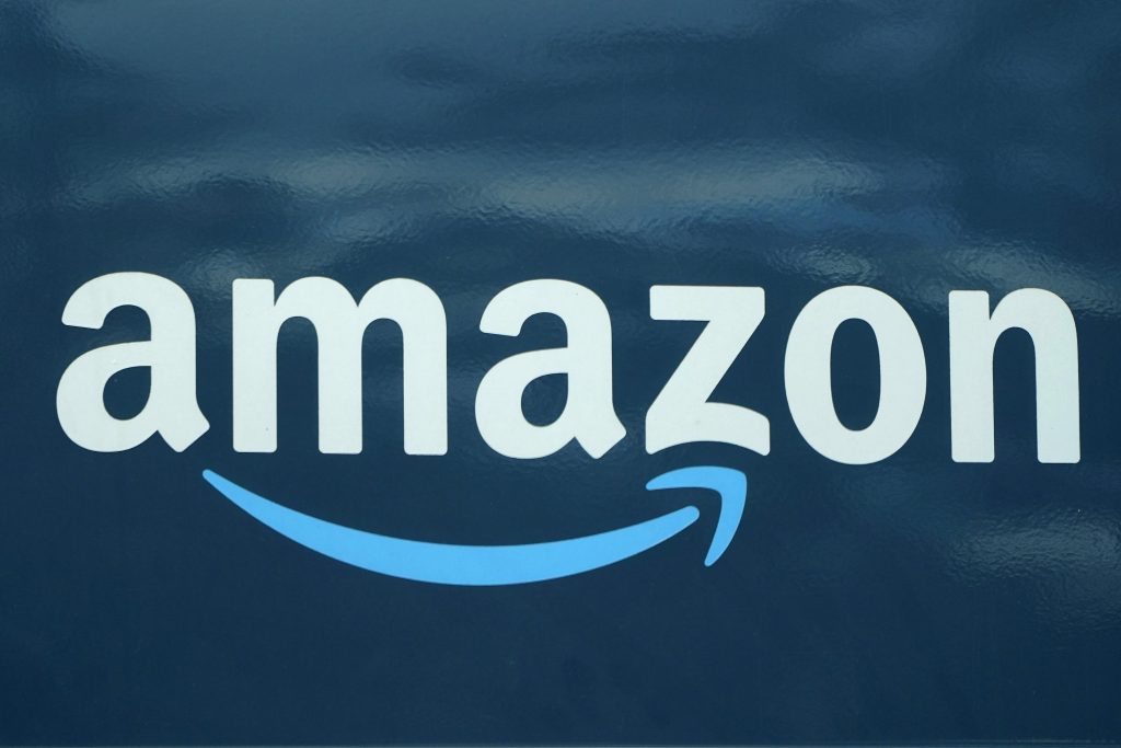 Juiz decide que Amazon deve devolver trabalhador de armazém demitido