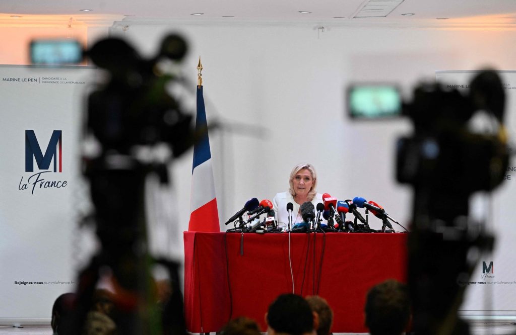 Le Pen pede 'aproximação estratégica entre Otan e Rússia'