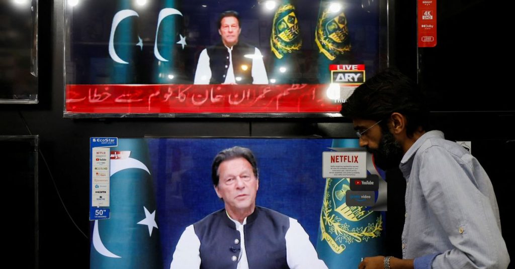 Primeiro-ministro paquistanês Imran Khan deposto em voto de desconfiança