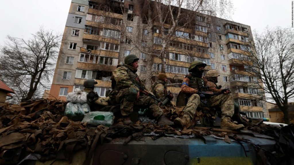 Rússia invade a Ucrânia e ataques de Mariupol continuam