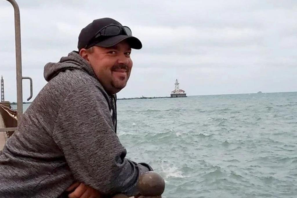 O homem de Michigan, Sergio Enrique Diaz Navarro, foi processado depois que o mecânico de Jeep Jeffrey Hawkins foi morto durante uma troca de óleo