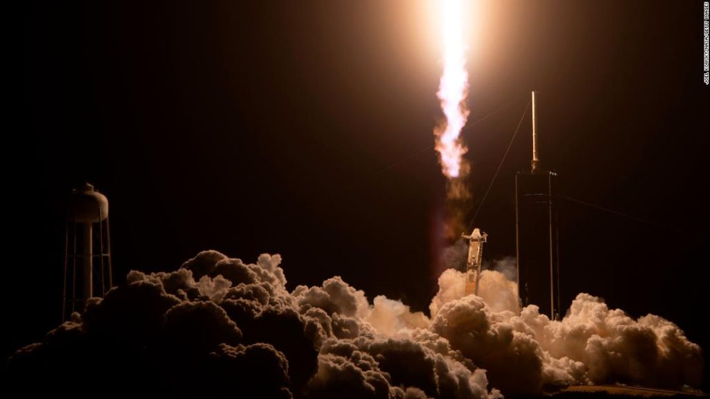 A SpaceX está a caminho de quebrar recordes de lançamentos nos EUA.  repetidamente
