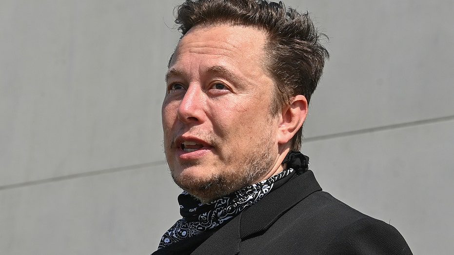 Elon Musk, CEO da Tesla, está em guerra com o governo Biden