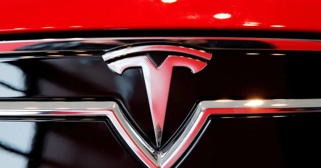 Agência dos EUA abre investigação sobre acidente fatal de carro da Tesla que matou três