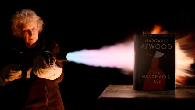 Cópia à prova de fogo do romance 'The Handmaid's Tale' de Margaret Atwood vai a leilão na Sotheby's
