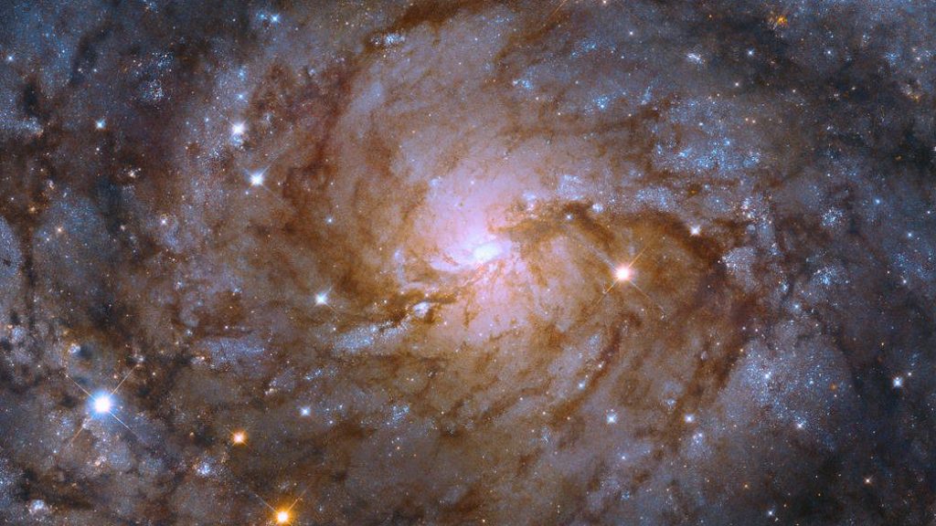 O telescópio Hubble observa a "galáxia oculta" atrás da Via Láctea