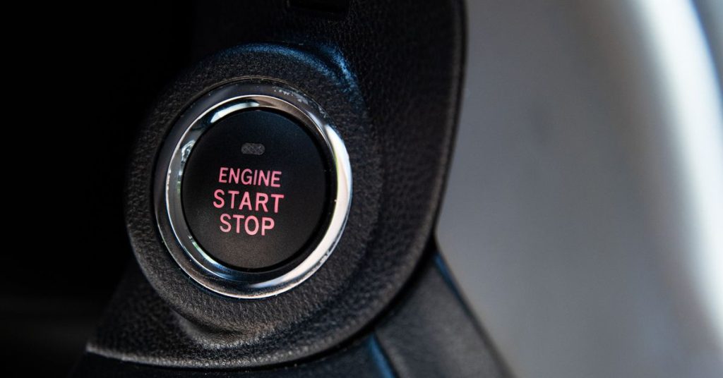 A ignição por botão era uma maneira luxuosa de ligar o carro mesmo quando não estava