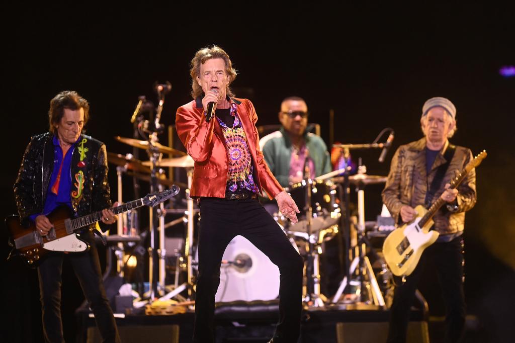 Rolling Stones lançam música clássica ao vivo para iniciar nova turnê
