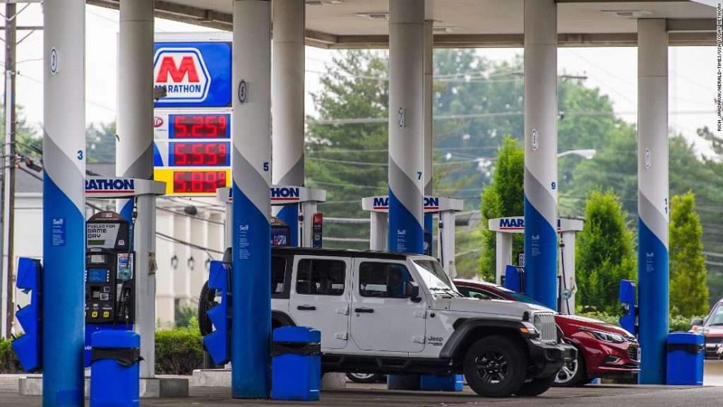 O preço médio do gás nos EUA atingiu US$ 5 pela primeira vez