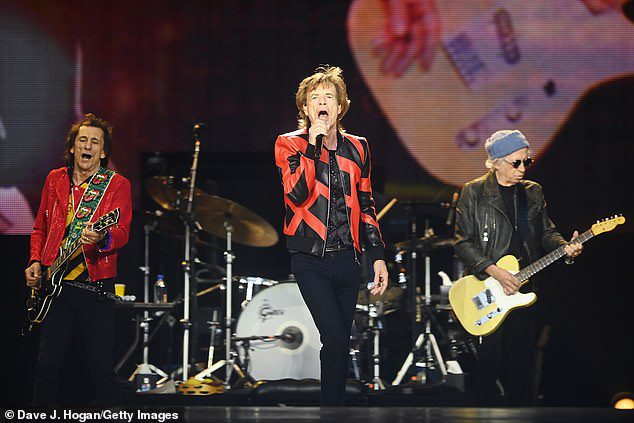 Estrelas do rock: Enquanto isso, Mick teve um ótimo show com os Rolling Stones ao se apresentarem em Liverpool pela primeira vez desde 1971 (LR Ronnie Wood, Mick Jagger, Keith Richards)