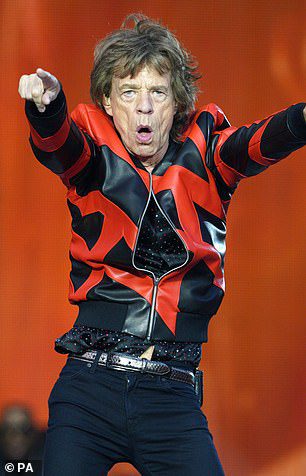 Spin in the family: Os Rolling Stones subiram ao palco em Liverpool na quinta-feira (Mick Jagger, na foto)