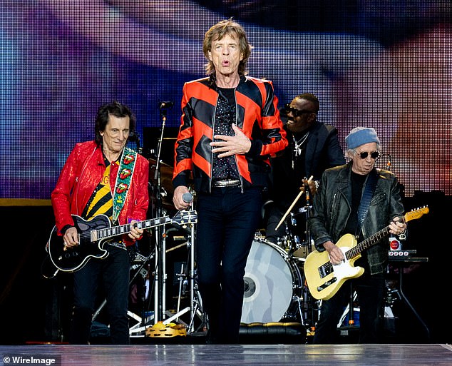 Triste notícia: Sir Mick Jagger, 78, testou positivo para coronavírus, levando os Rolling Stones a cancelar seu show em Amsterdã na segunda-feira (foto 9 de junho em Liverpool)