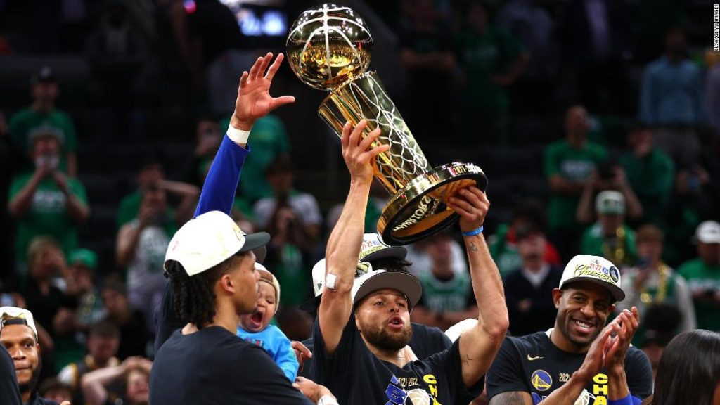 Finais da NBA: Liderados pelo MVP Steph Curry, Golden State Warriors vence o campeonato com vitória no jogo 6 sobre o Boston Celtics