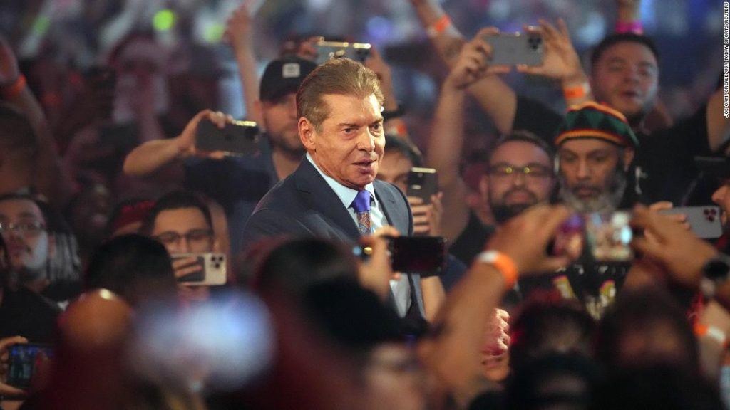 Vince McMahon sobe ao palco de 'Smackdown' após acusações de má conduta