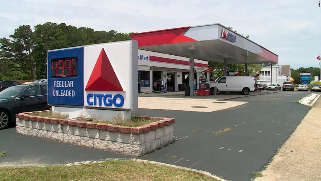 As autoridades dizem que, com o aumento dos preços da gasolina, os ladrões estão roubando milhares de dólares em gasolina para vender