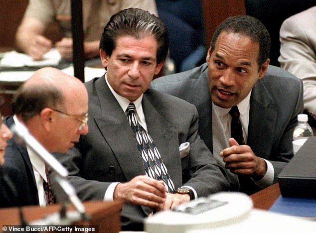 Reivindicação à fama: Robert é mais conhecido por ser um dos advogados de defesa, estrela da NFL OJ Simpson, que ajudou a inocentá-lo de duas acusações de assassinato em 1995