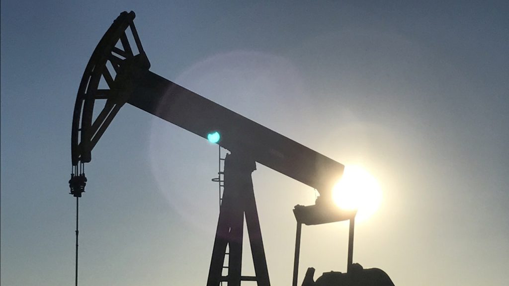Preços do petróleo caem mais de 2%, ampliando perdas
