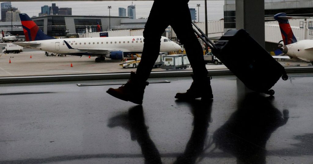 Companhias aéreas cancelaram mais de 700 voos nos Estados Unidos devido à crise trabalhista e ao mau tempo