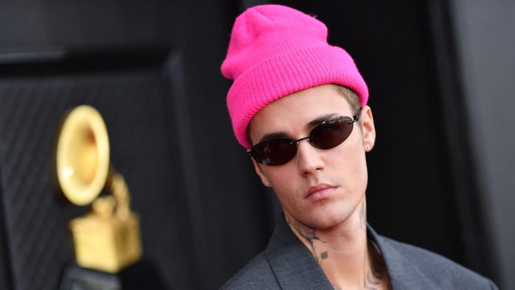 Justin Bieber revela que tem paralisia facial