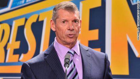 Vince McMahon deixa o cargo de CEO da WWE após alegações de silêncio sobre dinheiro