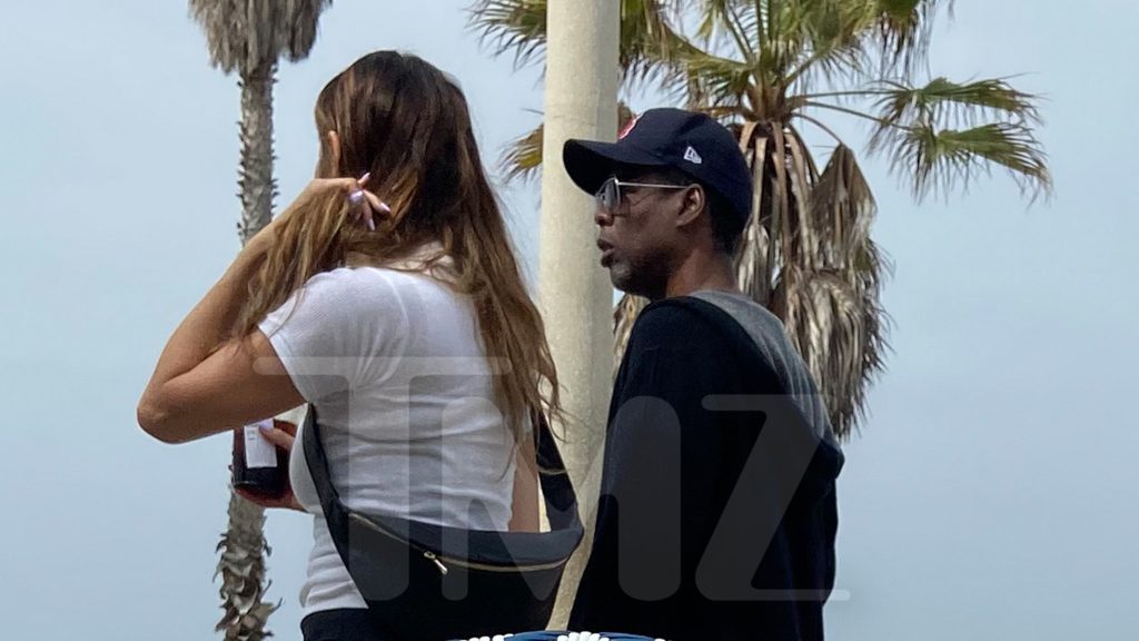 Chris Rock e Like Bell Out em piquenique em Santa Monica, casal parece bem sério