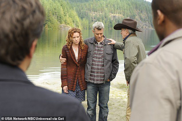 Menção honrosa: Ele interpretou o xerife Andrew Jackson enquanto vários outros elencos de Twin Peaks apareceram, incluindo Cheryl Lee;  (da esquerda para a direita) atores de Twin Peaks Robin Lively, Dana Ashbrook e Von Dohlen