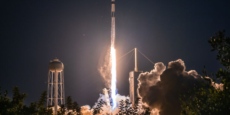 SpaceX agora lança 10 foguetes para cada foguete feito por seu principal concorrente