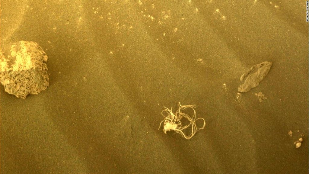 O rover perseverante descobriu um pedaço de corda na superfície de Marte
