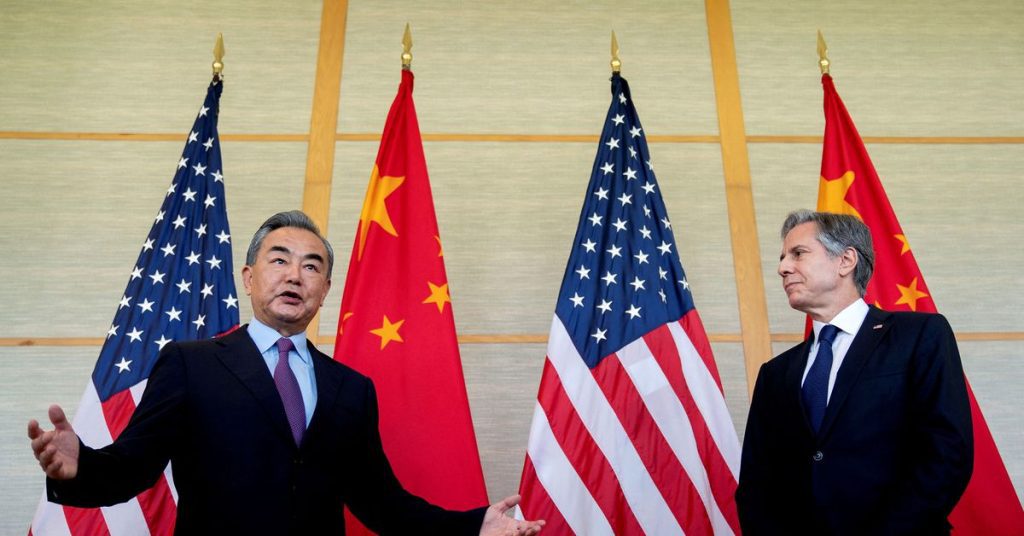 Blinken levanta preocupações com Wang Yi da China sobre o alinhamento da Rússia