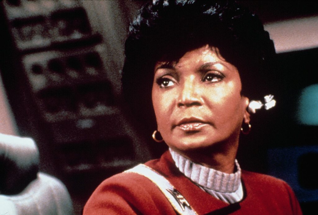 STAR TREK II: THE WRATH OF KHAN, Nichelle Nichols, usando seu fone de ouvido de comunicação, 1982. (c) Paramount.  Cortesia: O Grupo Everett.