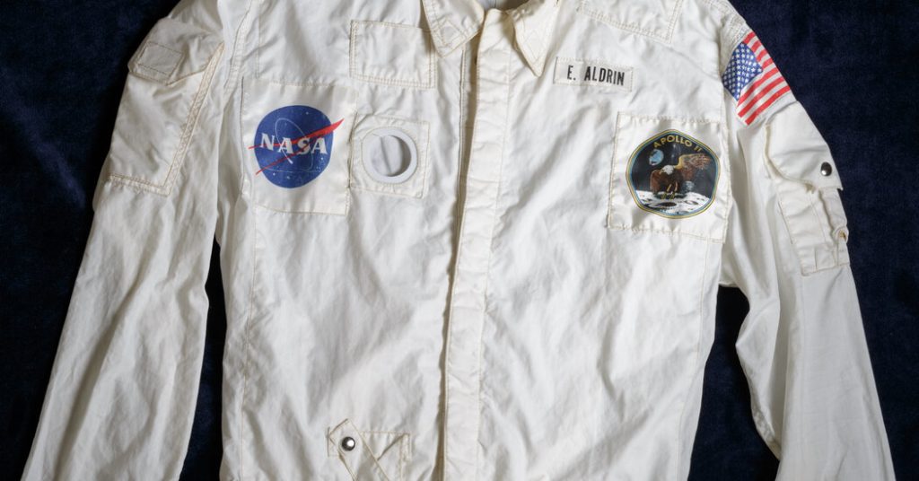 Objetos espaciais de Buzz Aldrin são vendidos por mais de US$ 8 milhões