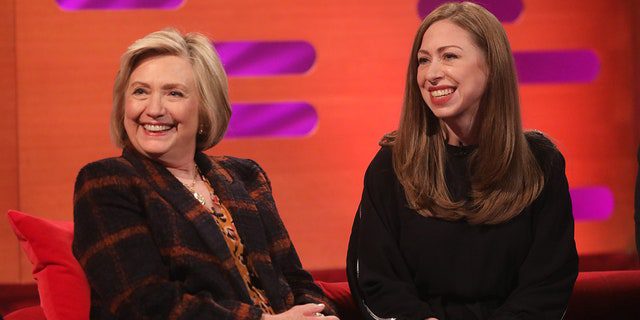 Hillary Rodham Clinton e sua filha Chelsea "negrito," pela primeira vez em setembro.