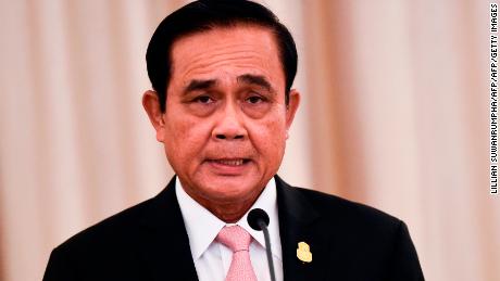 Primeiro-ministro da Tailândia sobreviveu a outro voto de desconfiança
