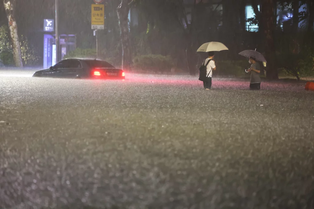 Chuva forte inunda a capital sul-coreana de Seul, matando pelo menos sete pessoas