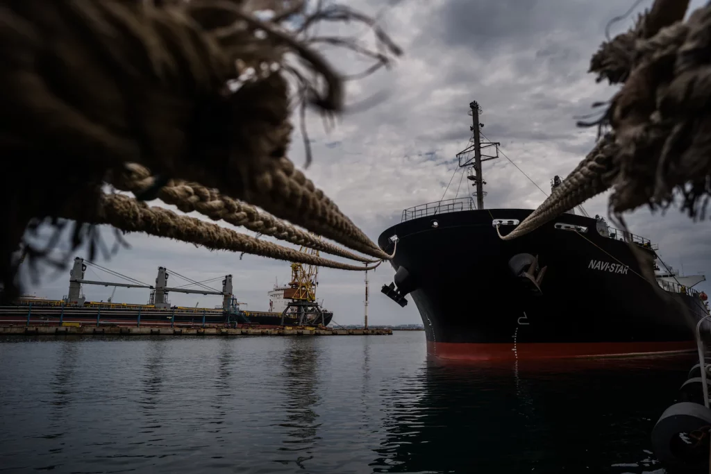Navio que transporta grãos deixa Odessa, na Ucrânia, em acordo para aliviar crise alimentar
