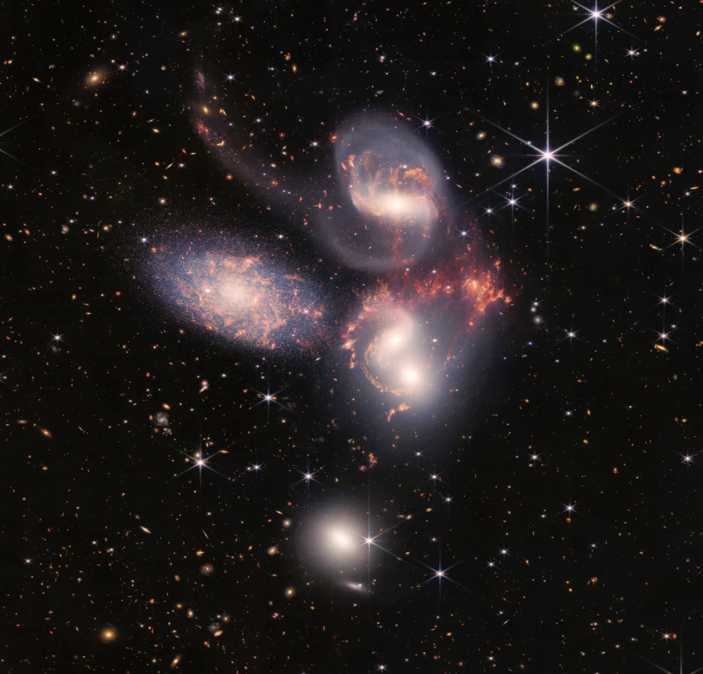 Telescópio Webb traz galáxias primitivas e Júpiter em foco nítido