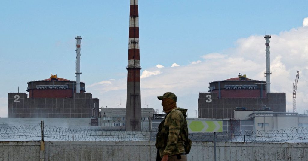 Ucrânia pede ao mundo para 'mostrar força' após bombardeio perto de usina nuclear