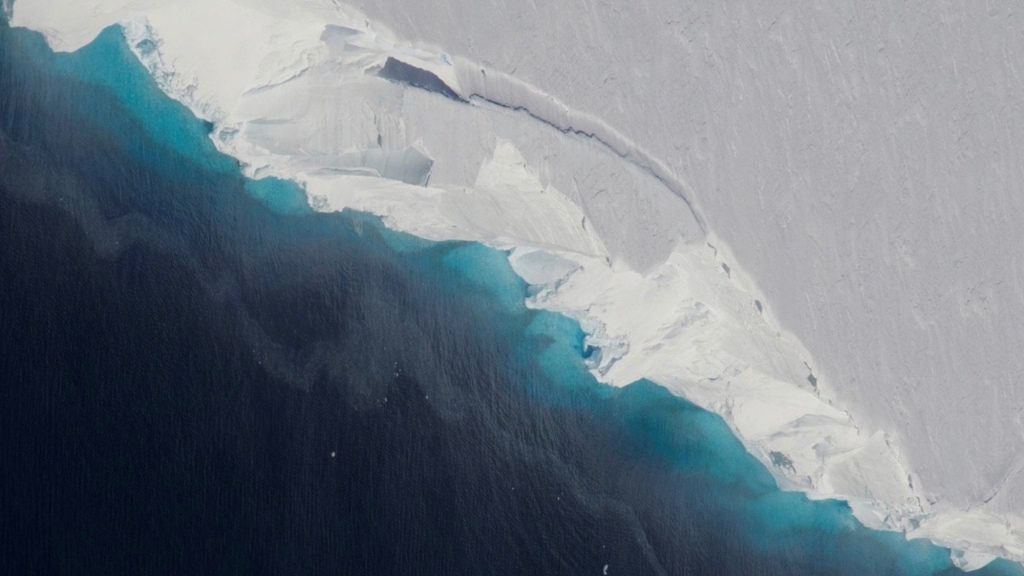 A geleira Thwaites é aproximadamente do tamanho da Flórida e pode elevar o nível do mar em cerca de 16 pés se cair no oceano.